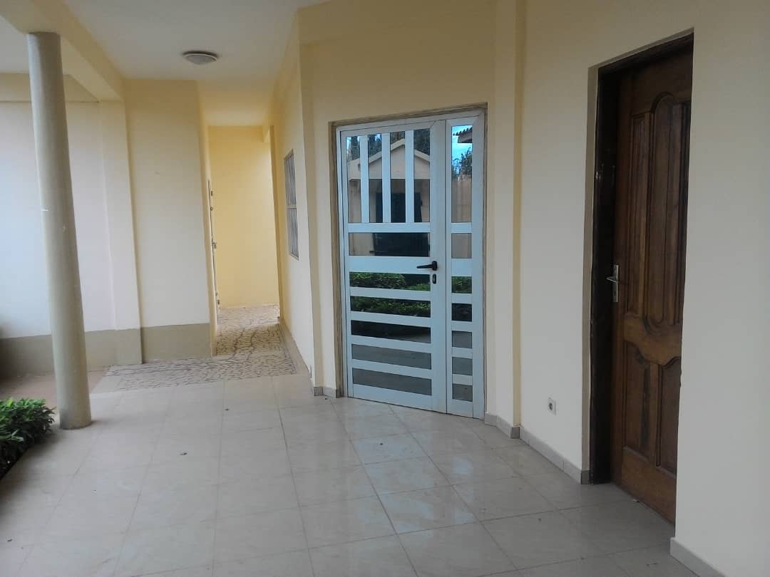 N° 4296 :
                            Villa à louer , Avedji, Lome, Togo : 220 000 XOF/mois